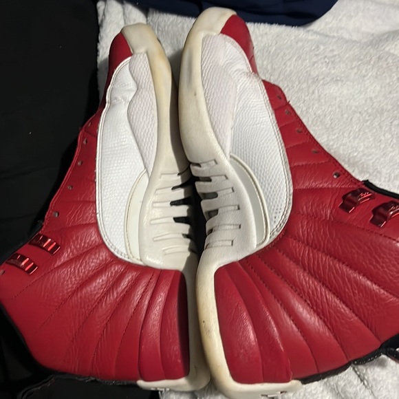 Jordan’s retro 12s used a few minor scuff as u see on pic - Picture 11 of 11